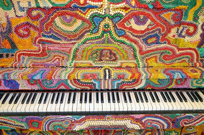 lawson-piano-detail